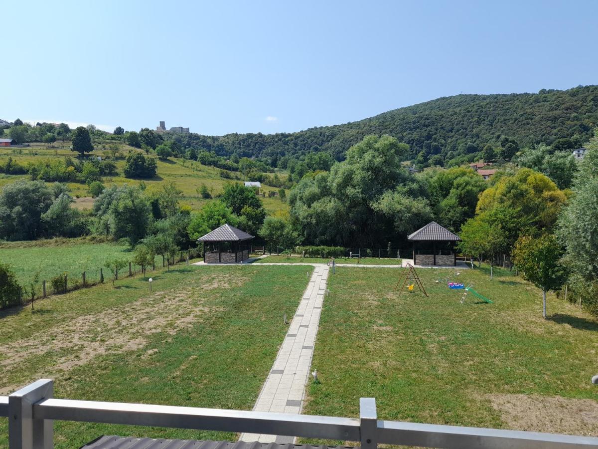 River Bank Apartments & Castle View Біхач Екстер'єр фото